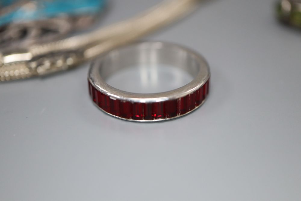 Assorted jewellery including Thai sterling and enamel pendant necklace, sterling and niello bangle etc.